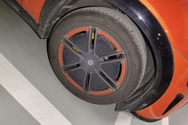 Used Xiaomi Auto YU7 2025 Ultra-Long Range High-Performance All-Wheel-Drive Max Edition Right Front Wheel Hub