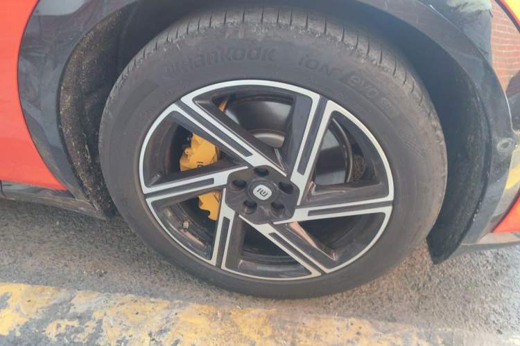 Used Xiaomi Auto YU7 2025 Ultra-Long Range All-Wheel Drive Pro Version Right Front Wheel Hub