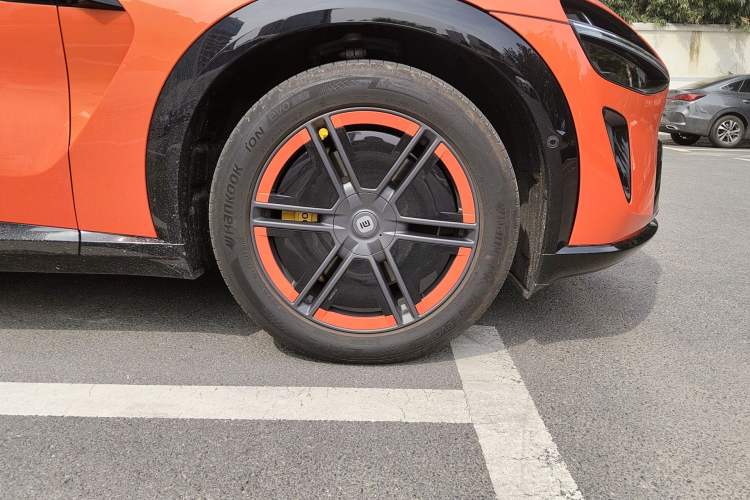 Used Xiaomi Auto YU7 2025 Ultra-Long Range Rear-Wheel Drive Version Right Front Wheel Hub