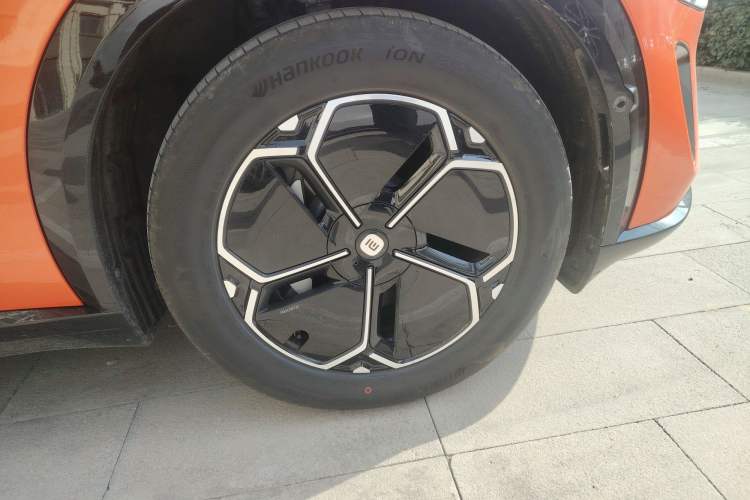 Used Xiaomi Auto YU7 2025 Ultra-Long Range Rear-Wheel Drive Version Right Front Wheel Hub