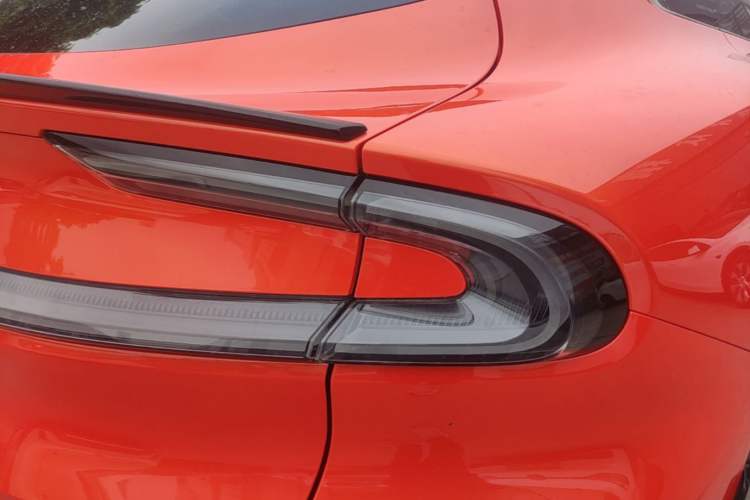 Used Xiaomi Auto YU7 2025 Ultra-Long Range High-Performance All-Wheel-Drive Max Edition Right Rear Taillight