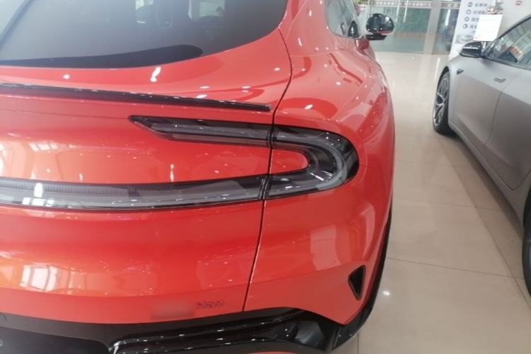 Used Xiaomi Auto YU7 2025 Ultra-Long Range High-Performance All-Wheel-Drive Max Edition Right Rear Taillight