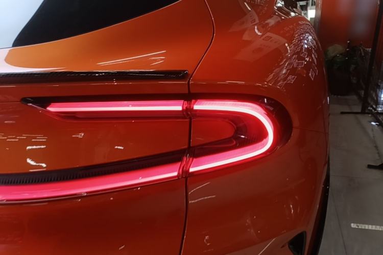 Used Xiaomi Auto YU7 2025 Ultra-Long Range Rear-Wheel Drive Version Right Rear Taillight
