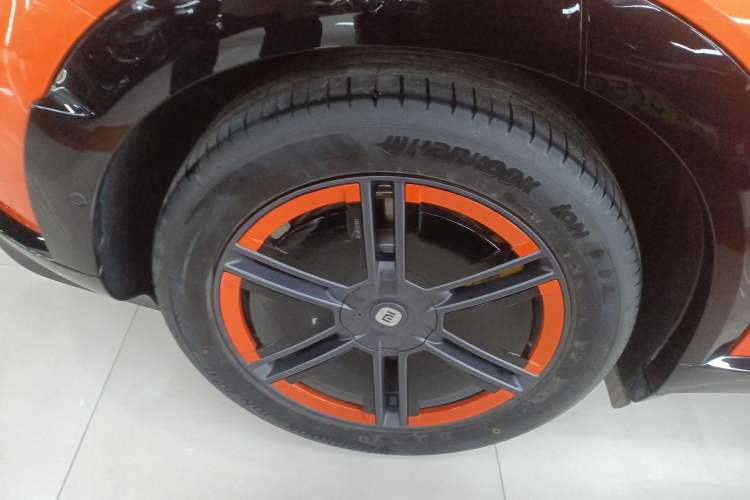 Used Xiaomi Auto YU7 2025 Ultra-Long Range All-Wheel Drive Pro Version Right Rear Wheel Hub