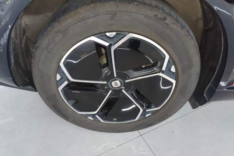Used Xiaomi Auto YU7 2025 Ultra-Long Range Rear-Wheel Drive Version Right Rear Wheel Hub