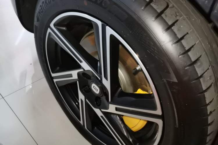 Used Xiaomi Auto YU7 2025 Ultra-Long Range All-Wheel Drive Pro Version Right Rear Wheel Hub