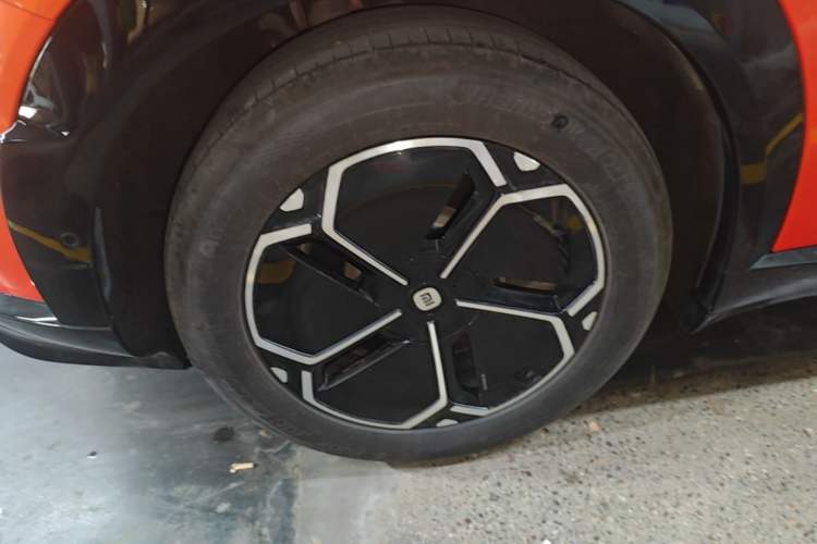 Used Xiaomi Auto YU7 2025 Ultra-Long Range Rear-Wheel Drive Version Right Rear Wheel Hub