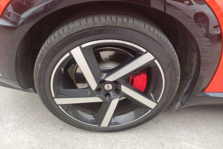 Used Xiaomi Auto YU7 2025 Ultra-Long Range High-Performance All-Wheel-Drive Max Edition Right Rear Wheel Hub