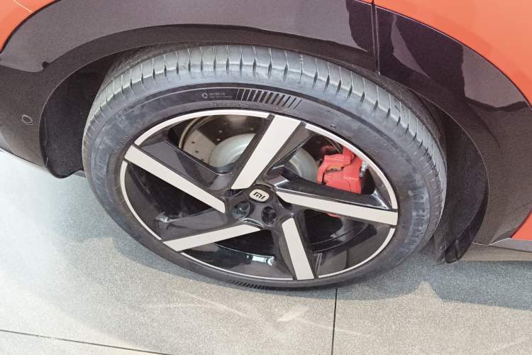 Used Xiaomi Auto YU7 2025 Ultra-Long Range High-Performance All-Wheel-Drive Max Edition Right Rear Wheel Hub