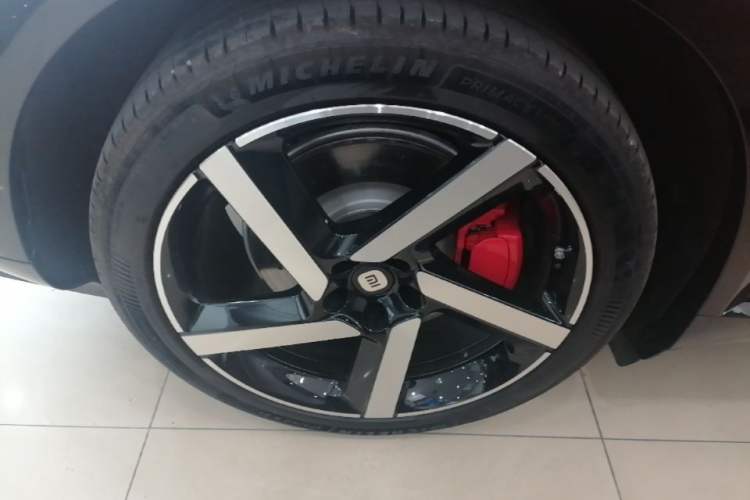 Used Xiaomi Auto YU7 2025 Ultra-Long Range High-Performance All-Wheel-Drive Max Edition Right Rear Wheel Hub