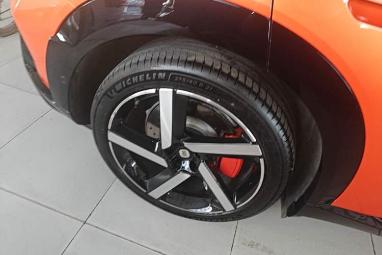 Used Xiaomi Auto YU7 2025 Ultra-Long Range High-Performance All-Wheel-Drive Max Edition Right Rear Wheel Hub