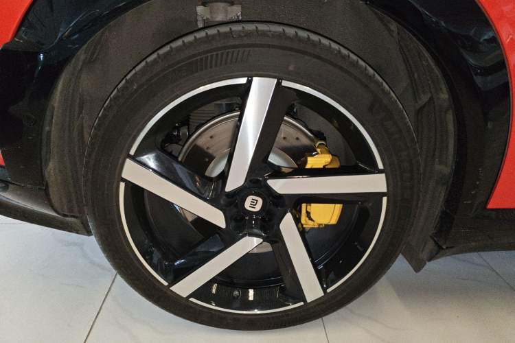 Used Xiaomi Auto YU7 2025 Ultra-Long Range High-Performance All-Wheel-Drive Max Edition Right Rear Wheel Hub