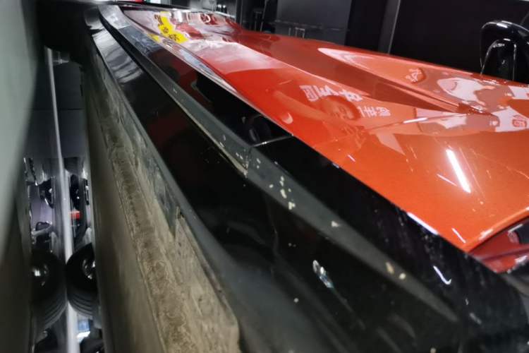 Used Xiaomi Auto YU7 2025 Ultra-Long Range All-Wheel Drive Pro Version Right Side Sill