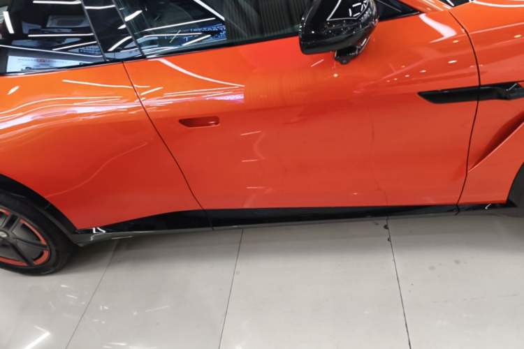 Used Xiaomi Auto YU7 2025 Ultra-Long Range Rear-Wheel Drive Version Right Side Sill