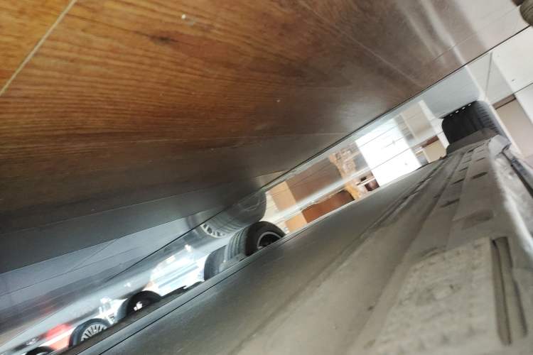 Used Xiaomi Auto YU7 2025 Ultra-Long Range Rear-Wheel Drive Version Right Side Sill