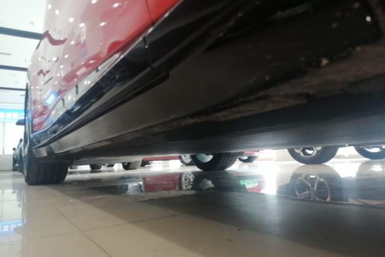 Used Xiaomi Auto YU7 2025 Ultra-Long Range High-Performance All-Wheel-Drive Max Edition Right Side Sill