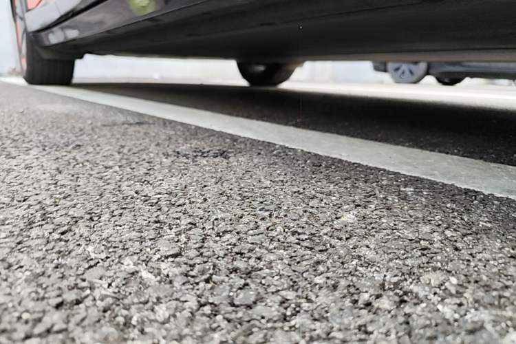 Used Xiaomi Auto YU7 2025 Ultra-Long Range Rear-Wheel Drive Version Right Side Sill