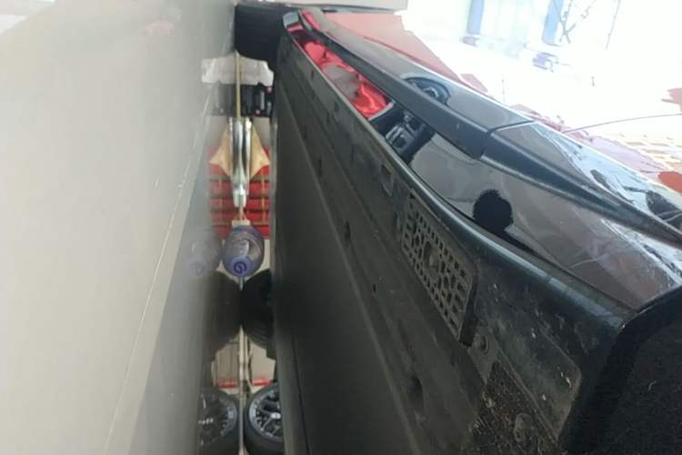 Used Xiaomi Auto YU7 2025 Ultra-Long Range Rear-Wheel Drive Version Right Side Sill
