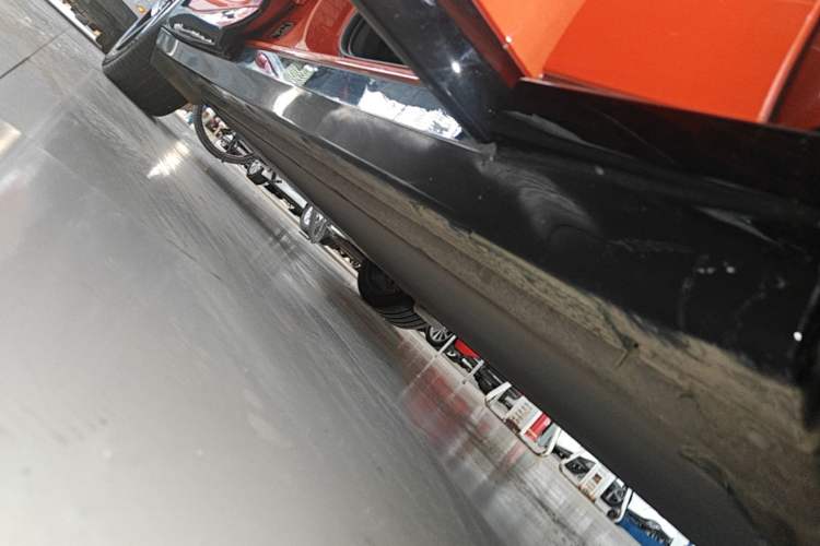 Used Xiaomi Auto YU7 2025 Ultra-Long Range High-Performance All-Wheel-Drive Max Edition Right Side Sill