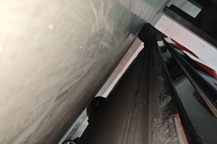 Used Xiaomi Auto YU7 2025 Ultra-Long Range Rear-Wheel Drive Version Right Side Sill