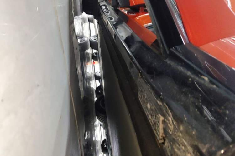 Used Xiaomi Auto YU7 2025 Ultra-Long Range High-Performance All-Wheel-Drive Max Edition Right Side Sill