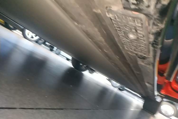 Used Xiaomi Auto YU7 2025 Ultra-Long Range High-Performance All-Wheel-Drive Max Edition Right Side Sill