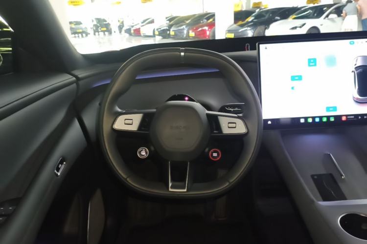 Used Xiaomi Auto YU7 2025 Ultra-Long Range Rear-Wheel Drive Version Steering Wheel
