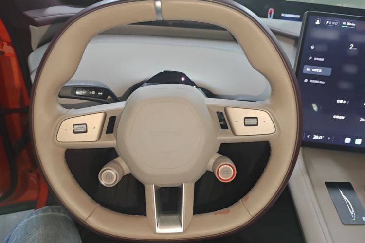 Used Xiaomi Auto YU7 2025 Ultra-Long Range Rear-Wheel Drive Version Steering Wheel
