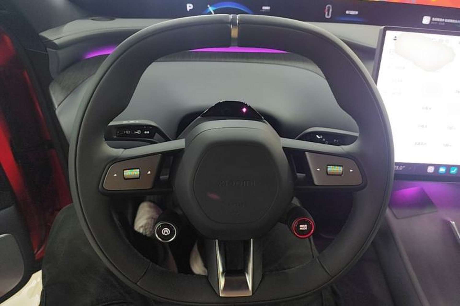 Used Xiaomi Auto YU7 2025 Ultra-Long Range Rear-Wheel Drive Version Steering Wheel