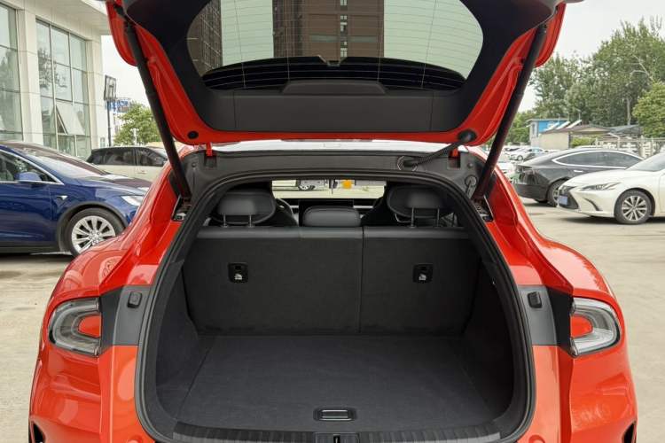 Used Xiaomi Auto YU7 2025 Ultra-Long Range High-Performance All-Wheel-Drive Max Edition Trunk