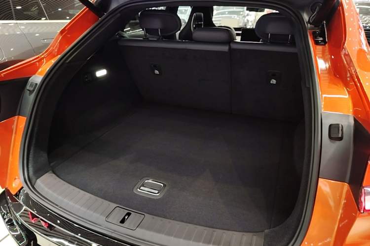 Used Xiaomi Auto YU7 2025 Ultra-Long Range High-Performance All-Wheel-Drive Max Edition Trunk