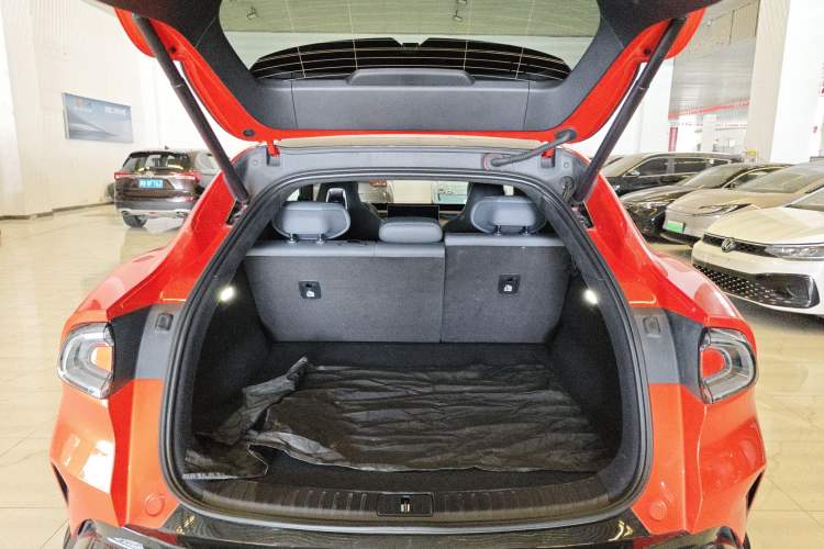 Used Xiaomi Auto YU7 2025 Ultra-Long Range High-Performance All-Wheel-Drive Max Edition Trunk
