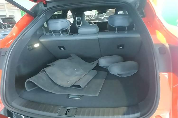Used Xiaomi Auto YU7 2025 Ultra-Long Range High-Performance All-Wheel-Drive Max Edition Trunk