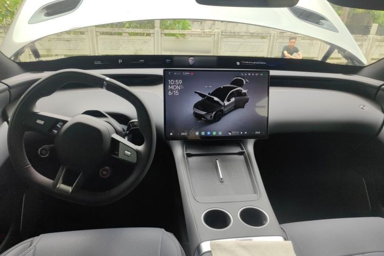 Used Xiaomi Auto YU7 2025 Ultra-Long Range Rear-Wheel Drive Version Center Console