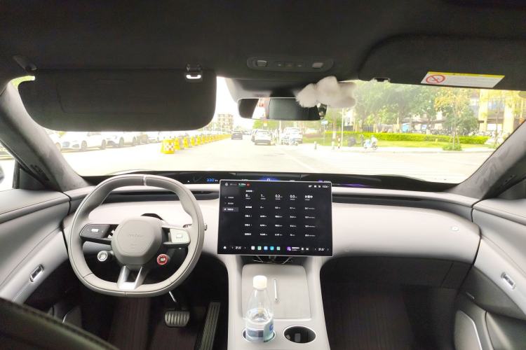 Used Xiaomi Auto YU7 2025 Ultra-Long Range High-Performance All-Wheel-Drive Max Edition Center Console