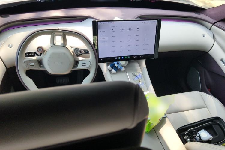 Used Xiaomi Auto YU7 2025 Ultra-Long Range High-Performance All-Wheel-Drive Max Edition Center Console