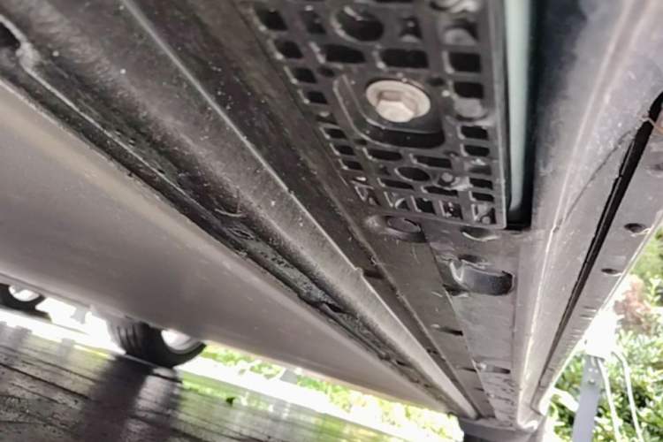 Used Xiaomi Auto YU7 2025 Ultra-Long Range High-Performance All-Wheel-Drive Max Edition Chassis Front Left