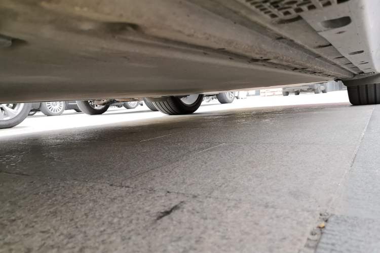 Used Xiaomi Auto YU7 2025 Ultra-Long Range High-Performance All-Wheel-Drive Max Edition Chassis Front Left