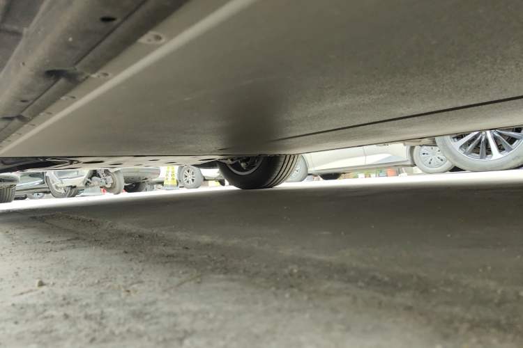 Used Xiaomi Auto YU7 2025 Ultra-Long Range Rear-Wheel Drive Version Chassis Front Left