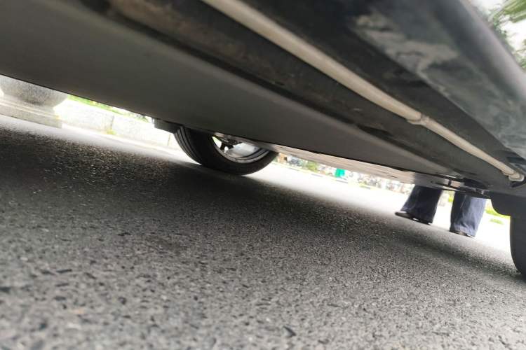Used Xiaomi Auto YU7 2025 Ultra-Long Range High-Performance All-Wheel-Drive Max Edition Chassis Front Left