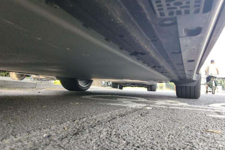 Used Xiaomi Auto YU7 2025 Ultra-Long Range High-Performance All-Wheel-Drive Max Edition Chassis Front Left