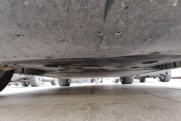Used Xiaomi Auto YU7 2025 Ultra-Long Range High-Performance All-Wheel-Drive Max Edition Chassis Front