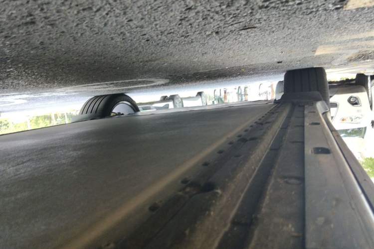 Used Xiaomi Auto YU7 2025 Ultra-Long Range High-Performance All-Wheel-Drive Max Edition Chassis Front Right