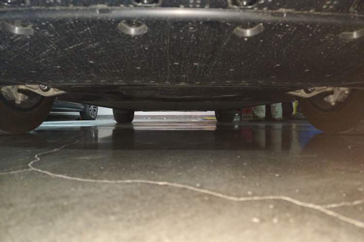 Used Xiaomi Auto YU7 2025 Ultra-Long Range Rear-Wheel Drive Version Chassis Front