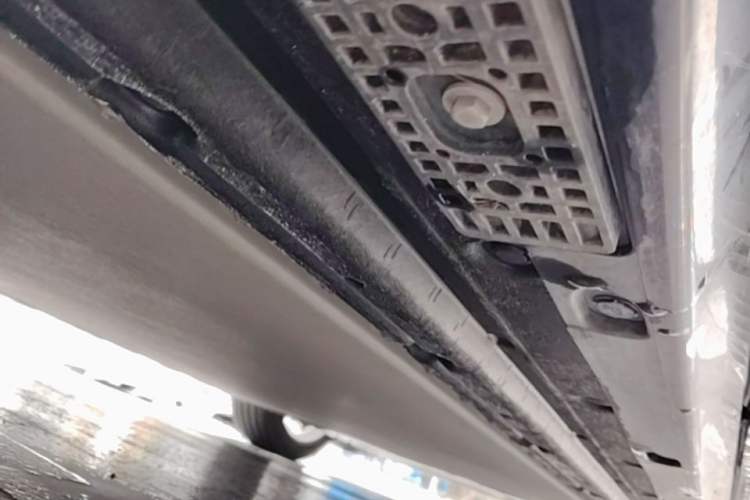 Used Xiaomi Auto YU7 2025 Ultra-Long Range High-Performance All-Wheel-Drive Max Edition Chassis Rear Right
