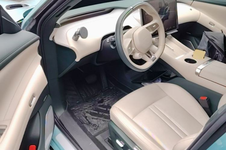 Used Xiaomi Auto YU7 2025 Ultra-Long Range High-Performance All-Wheel-Drive Max Edition Driver Seat