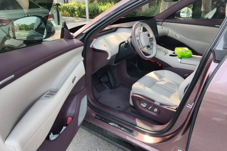 Used Xiaomi Auto YU7 2025 Ultra-Long Range High-Performance All-Wheel-Drive Max Edition Driver Seat