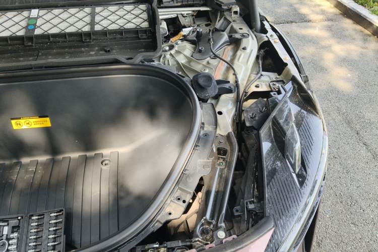 Used Xiaomi Auto YU7 2025 Ultra-Long Range High-Performance All-Wheel-Drive Max Edition Engine Bay Left