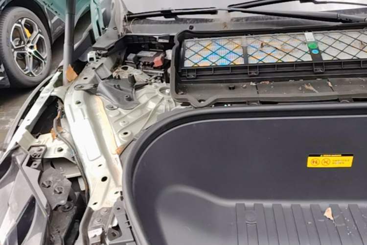 Used Xiaomi Auto YU7 2025 Ultra-Long Range High-Performance All-Wheel-Drive Max Edition Engine Bay Right