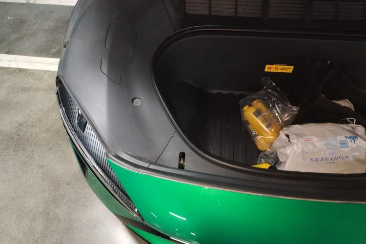 Used Xiaomi Auto YU7 2025 Ultra-Long Range Rear-Wheel Drive Version Engine Bay Right